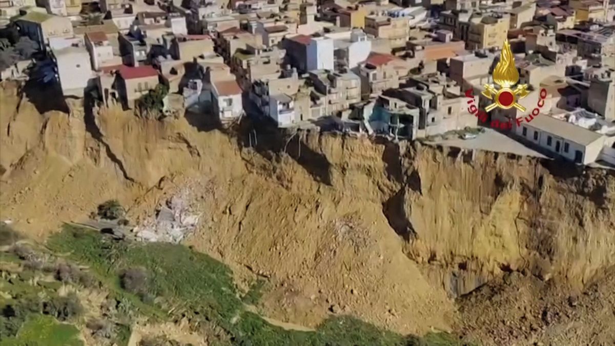 Letecké záběry ukazují masivní sesuv na Sicílii